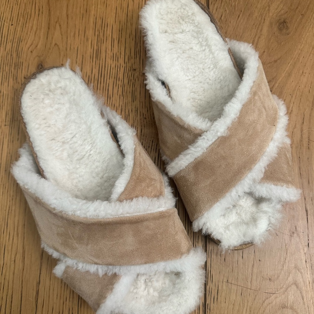 Jenni Kayne Cozy Tan Shearling Women's Slippers
